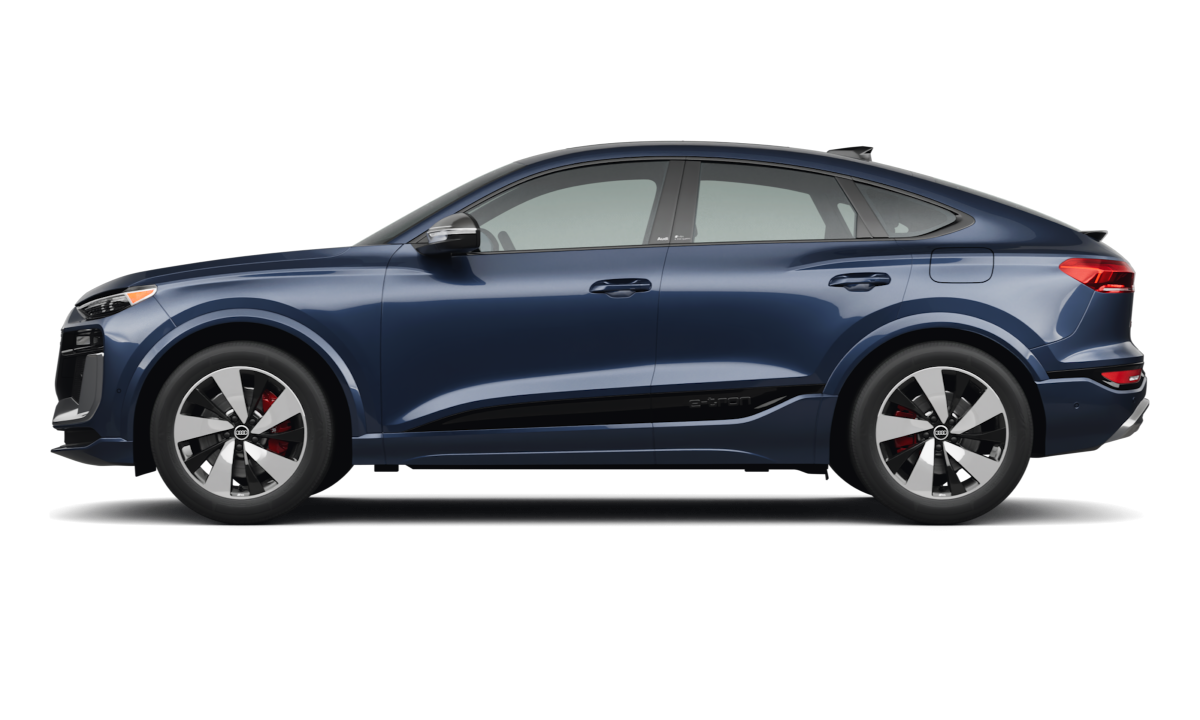Audi SQ5 Sportback Plasma Blue Metallic - Side view Audi SQ5 Sportback Plasma Blue Metallic - Side view