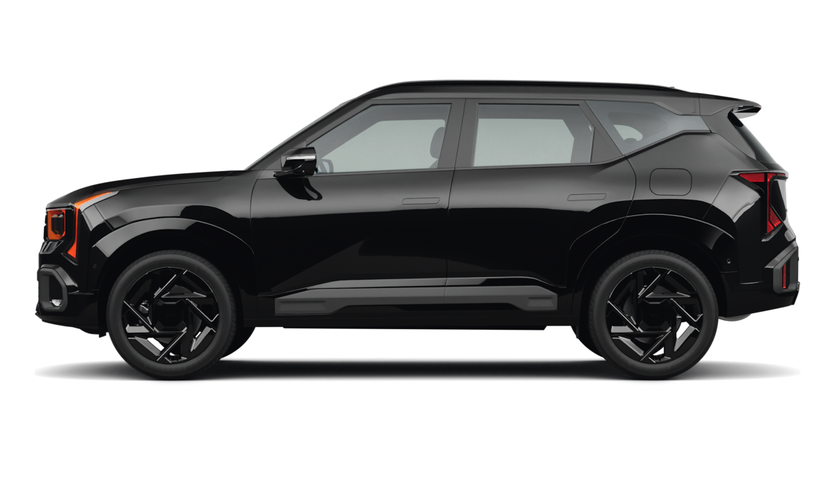 Kia Seltos Aurora Black Pearl - Side view Kia Seltos Aurora Black Pearl - Side view